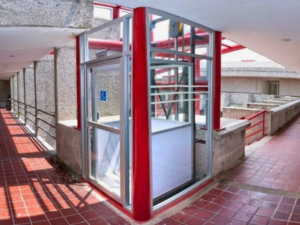 Elevador accesible para personas con movilidad reducida en Mexico